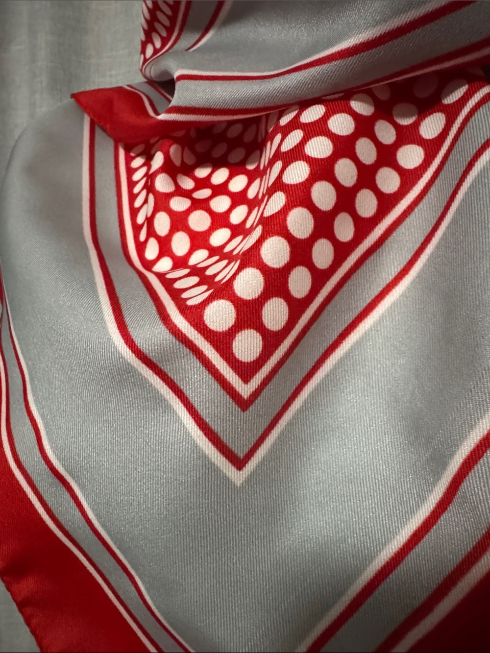 Gorgeous Vintage Scarf-Made in Italy-100% Polyester-Red/Blue/White-Polka Dot - Picture 4 of 15